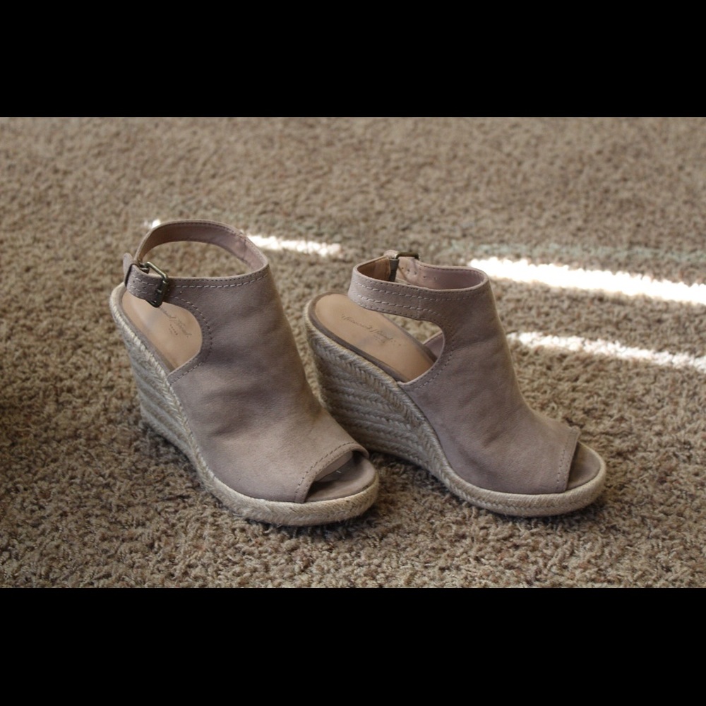 Comfy high wedges